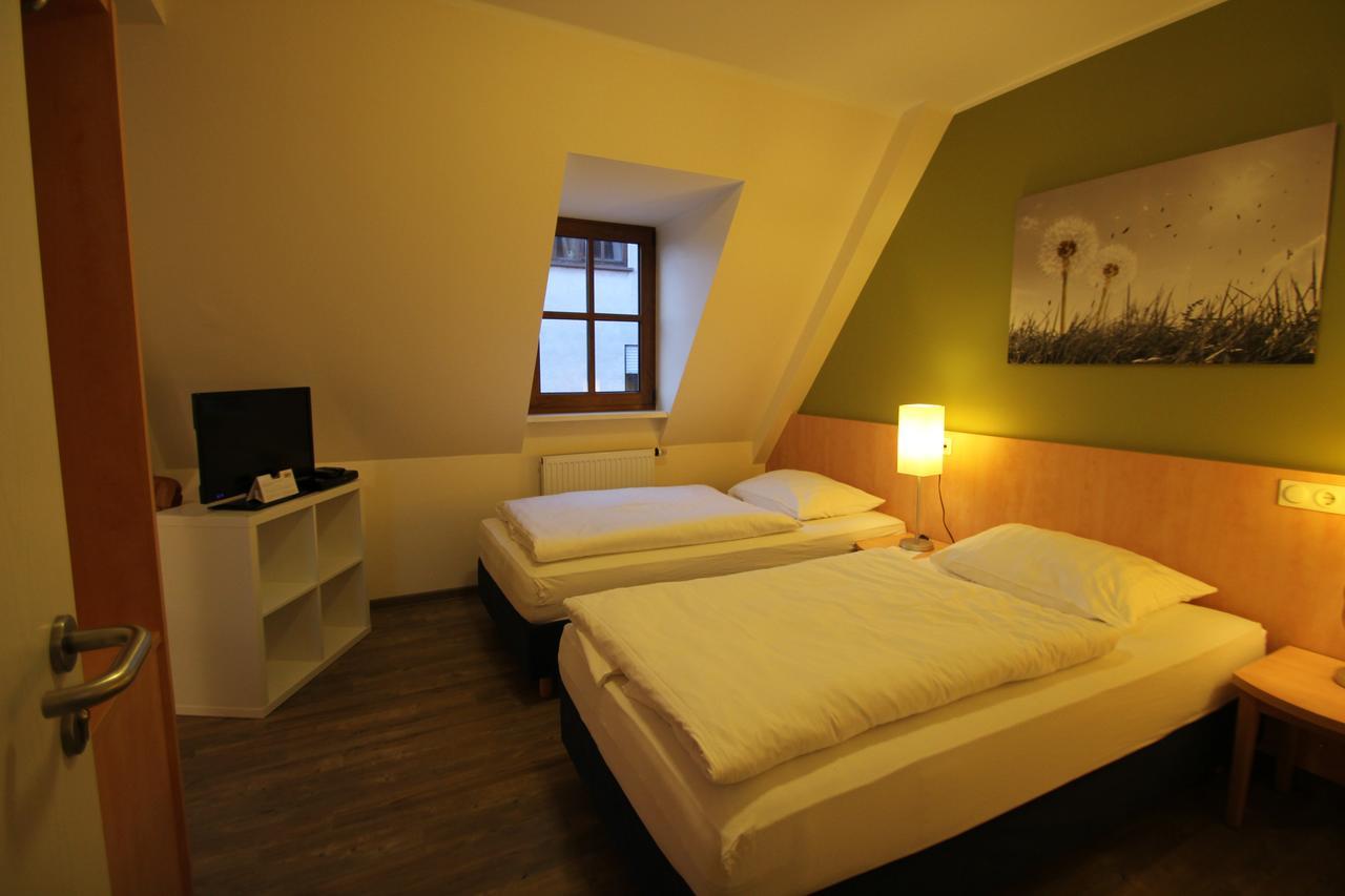 Gasthof Weisses Ross Kleinostheim Esterno foto